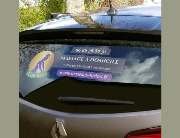 Voiture équipée pour les interventions de massage à votre domicile